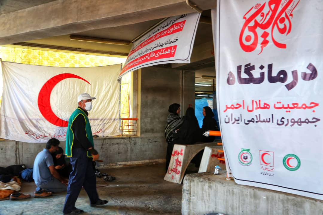دکتر کولیوند: ارائه یک میلیون خدمت درمانی تنها در 5 روز/ 176 هزار زائر اربعین دچار گرمازدگی شدند